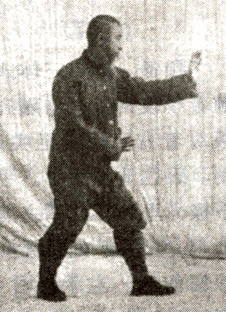 Sun Lutang (1860-1933) dans la posture san ti shi