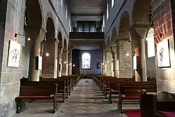 Vue intérieure de la nefvers la tribune d'orgue.