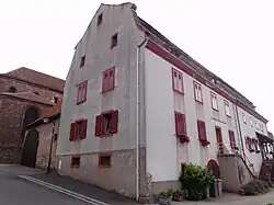 Maison de chanoines (1572), 10 rue de l'Église.