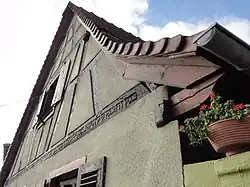 Maison (1724), 4 rue du Général-Leclerc avec inscriptions hébraïques.