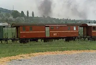 La voiture-bar BR3 54 du Sursee-Triengen-Bahn (1988) est un ancien fourgon à bagages des CFF.