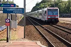 Vue d'une rame du RER D en gare de Survilliers - Fosses.
