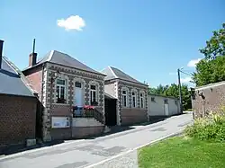 Mairie-école.