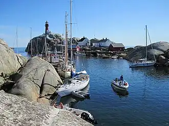 Lephare et le port de Svenner