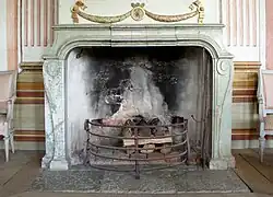 Cheminée du XVIIIe&nbsp;siècle à la villa Svindersvik, à Nacka.