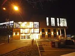 La gare aval de nuit.