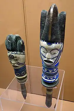 Têtes sculptées kebe kebe.