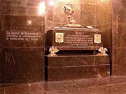 Tombeaux de Pierre Ier du Brésil (à droite) et de Amélie de Leuchtenberg (à gauche), 2e&nbsp;impératrice du Brésil.