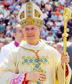 Le cardinal camerlingue Tarcisio Bertone lors du Congrès eucharistique slovène en 2010