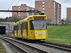 Motrice 7409, première à avoir été rénovée et présentée en 2022 à la presse.