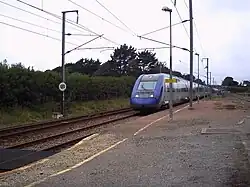 Automotrice Z 21537 passant en gare de Plouigneau.
