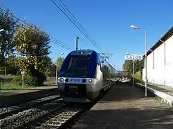 Un TER entre en gare.