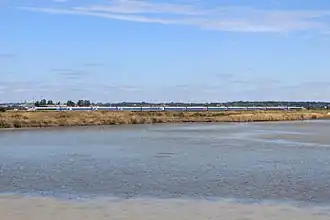 Rame TGV Atlantique dans les marais salants du Pouliguen.