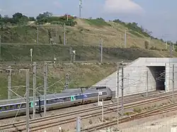 Un TGV quittant la gare.
