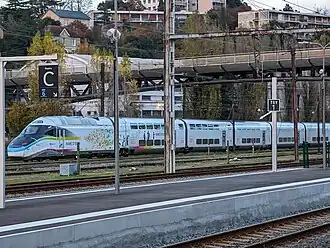 La rame no&nbsp;998 en gare de Poitiers, avec une livrée « Rame d'essai ».