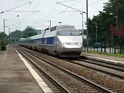 TGV Paris-Gare-de-Lyon&nbsp;– Besançon, passant sans arrêt en gare.