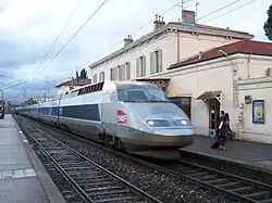 UM de TGV venant de Bruxelles et Lille, marquant l'arrêt aux Arcs-Draguignan, en novembre 2008.