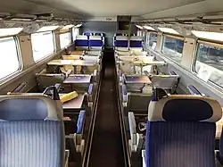 Le niveau inférieur d'une voiture d'un TGV Duplex, avant l'installation des brancards.