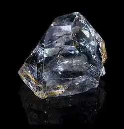 Topaze bleue - Mine Xanda, Brésil - (3&nbsp;×&nbsp;3&nbsp;cm).
