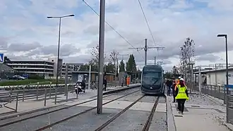 23 octobre 2019 : La 1re rame d'essai atteint le terminus et le parc-relais de Cantinolle à Eysines.