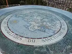 Table d'orientation en hautde la tour-donjon.