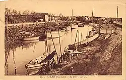 Carte postale du port de Talais vers 1920.