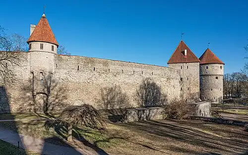 Vue des remparts avec la tour de l'étable, la tour de la Vierge et Kiek in de Kök.