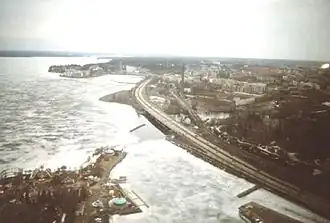 Le lac Näsijärvi gelé en hiver.