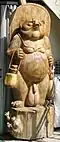 Une sculpture de tanuki en bois à Unzen.