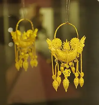 Boucle d'oreille à nacelle, en or, Tarente, IVe&nbsp;siècle&nbsp;av. J.-C.