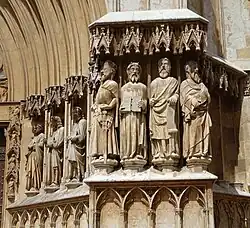 Quelques sculptures du portail principal.