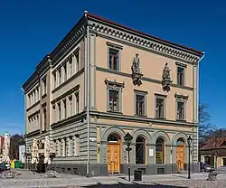 Raekoja plats 20.