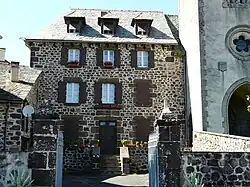 Maison attenante à l'église.