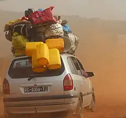 Taxi sur la route Conakry Coyah en 2020