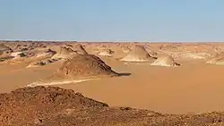 Photo d'un désert montagneux