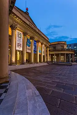 Colonnes de la façade.