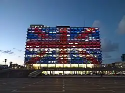 Drapeau du Royaume-Uni projeté sur la façade du Tel Aviv City Hall.
