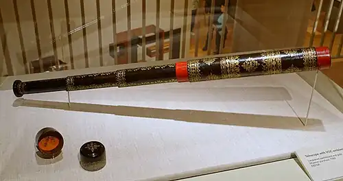 Téléscope utilisé par la compagnie néerlandaise des Indes orientales au Japon vers 1700.