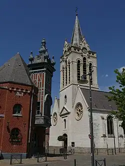 L'église et l'ancienne mairie.