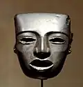 Masque lithique en pierre découvert à Teotihuacan, IIIe – VIIe&nbsp;siècle