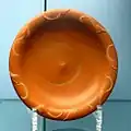Assiette sigillée du IIe&nbsp;siècle décorée à la barbotine (Oberhessisches Museum, Giessen)