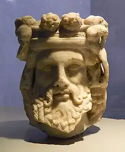 Tête de Bacchus, partie supérieure d'un pilier. Marbre. Art romain, IIe siècle.