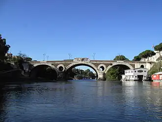 Le pont G. Matteotti vu du pont P. Nenni, en aval
