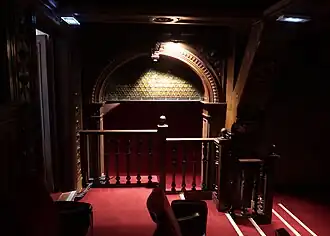 Détail de la salle.