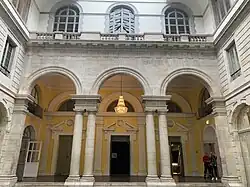 Description de cette image, également commentée ci-après