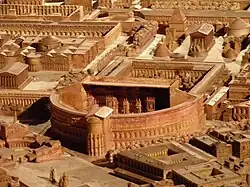 Vue du complexe dans son quartier sur maquette de Caen, avec l'arrière du temple de Vénus Victrix