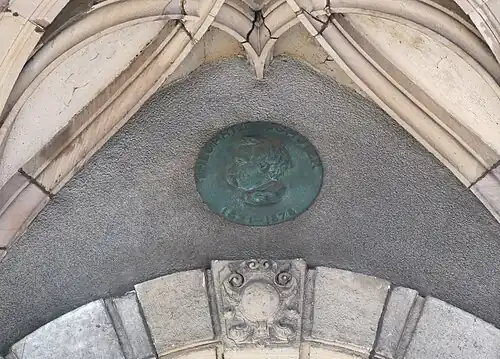 Auguste Bartholdi, Théophile Schuler (1853), médaillon, Strasbourg, 1, quai Saint-Nicolas.