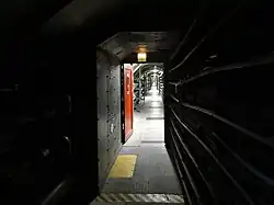 Tunnel passant sous la barrière