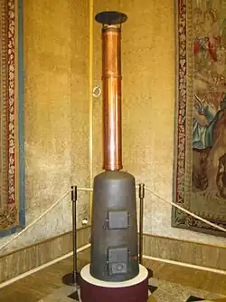 Cheminée et incinérateur pour brûler les votes.