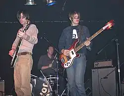 Le groupe The Brian Jonestown Massacre sur scène.
